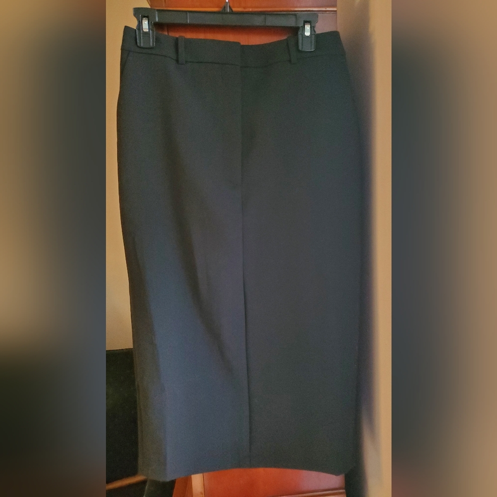 White House Black Market Pencil Skirt with Back Slit- Black New With Tags Sz 6